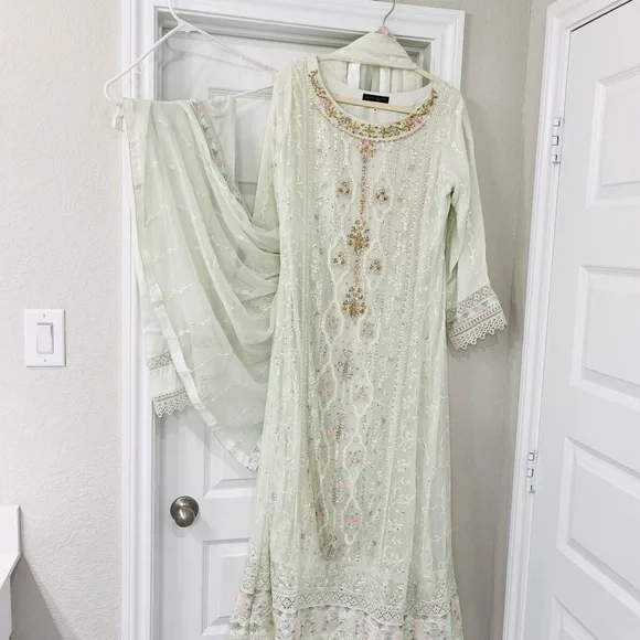 Agha noor dress medium - Picture 5 of 11